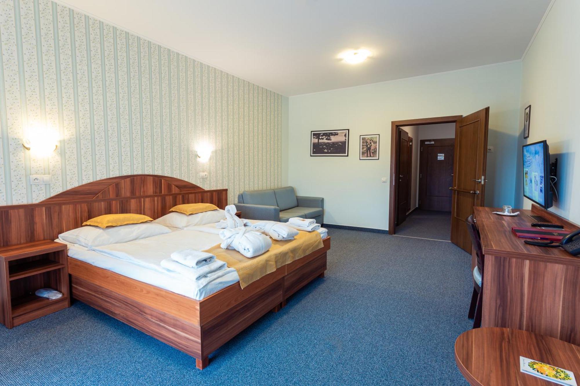 Hotel Studanka ริคโนฟ นัด คเยชโนว์ ภายนอก รูปภาพ