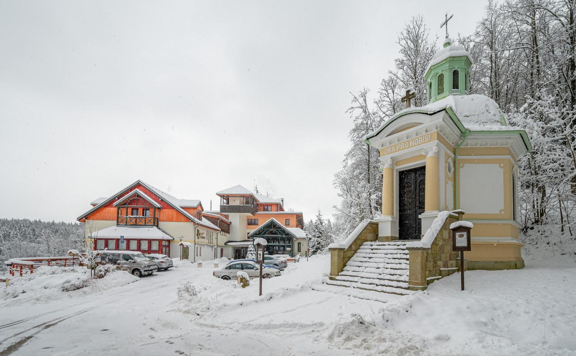 Hotel Studanka ริคโนฟ นัด คเยชโนว์ ภายนอก รูปภาพ