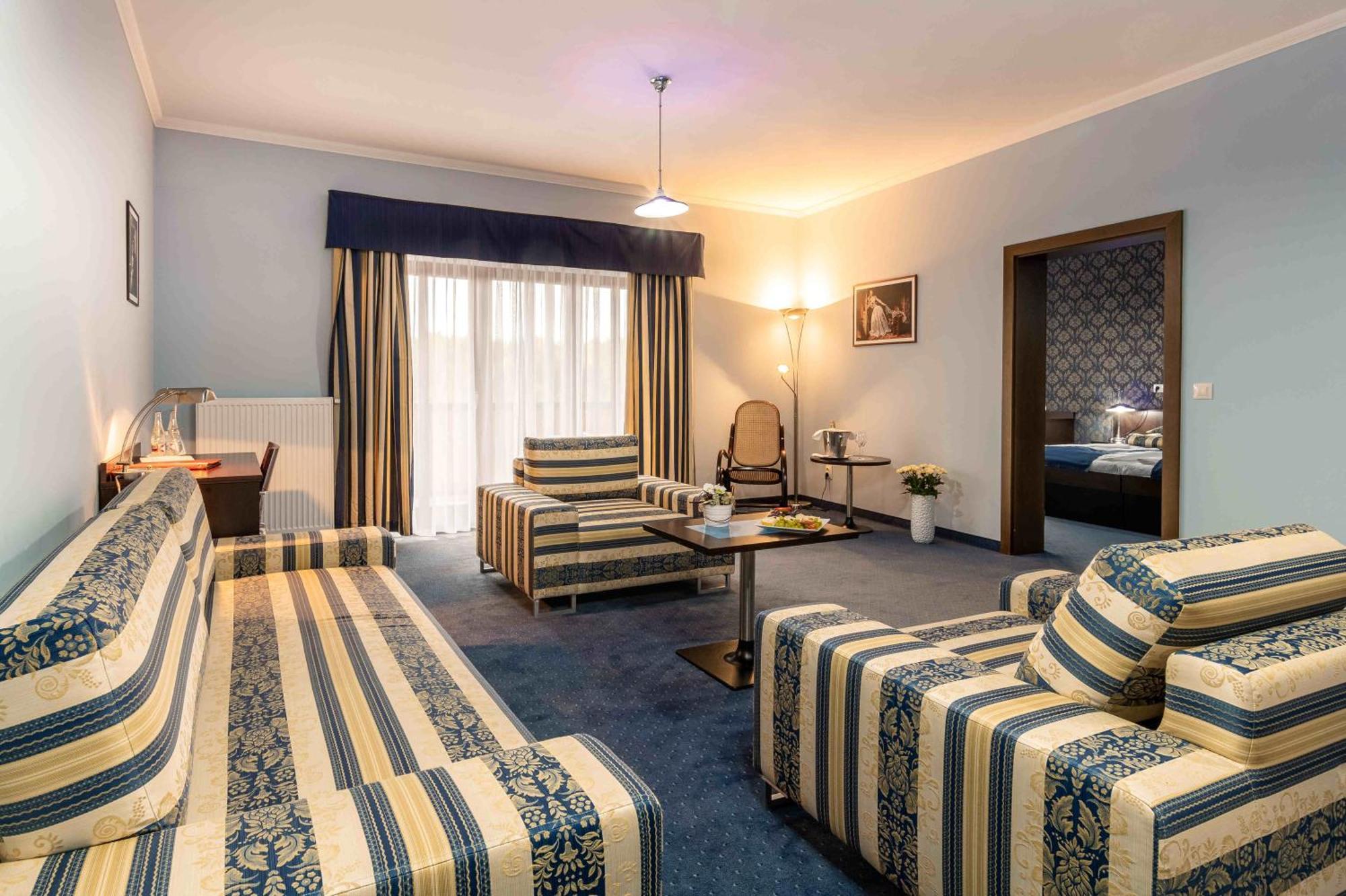 Hotel Studanka ริคโนฟ นัด คเยชโนว์ ภายนอก รูปภาพ